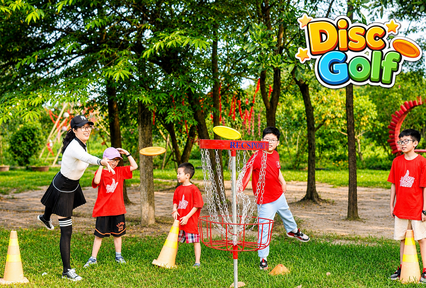 Hoạt động Disc Golf ngoài trời tại S.E.A Summer Camp